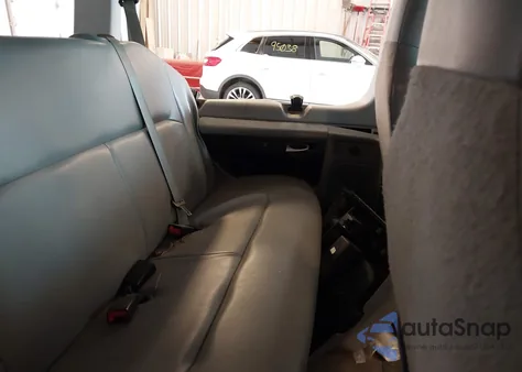 2013 Ford E-350 Super Duty Xl из США, поврежденный, VIN 1FBSS3BL8DDB29621